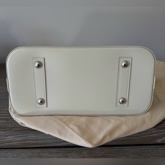 Large Louis Vuitton Alma BB Quartz Epi. Excellent condition. 100% Authentic. - Picture 8 of 10